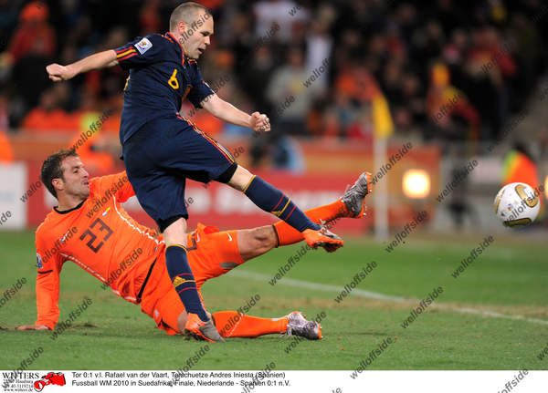 OFS_Iniesta_goal_01_110710