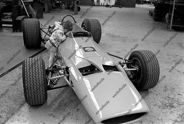 ofs_140268_bruce_mclaren_08